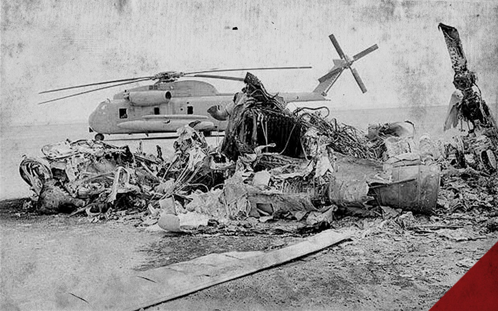 a photo of helicopter wreckage from the failed Operation Eagle Claw